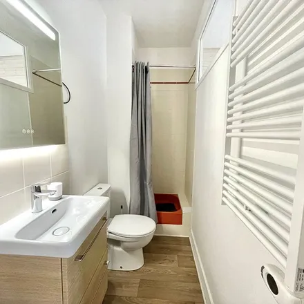 Rent this 2 bed apartment on 1 Rue de la Harpe in 35400 Saint-Malo, France