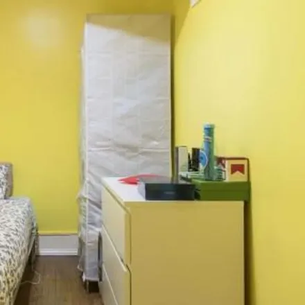 Rent this 1 bed room on Ciclovia Avenida Rovisco Pais 8 in 1000-268 Lisbon, Portugal