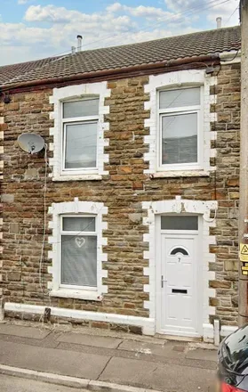 Rent this 3 bed townhouse on Hoo Street in Briton Ferry, SA11 2PA