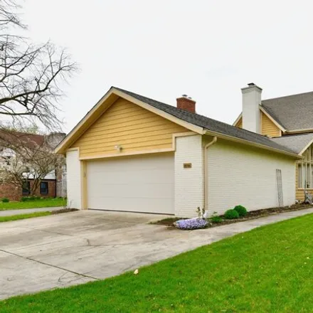 Image 2 - 10784 Braewick Drive, Carmel, IN 46033, USA - House for sale