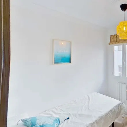 Rent this 4 bed room on Calle de Marcelino Unceta in 68-70, 50010 Zaragoza