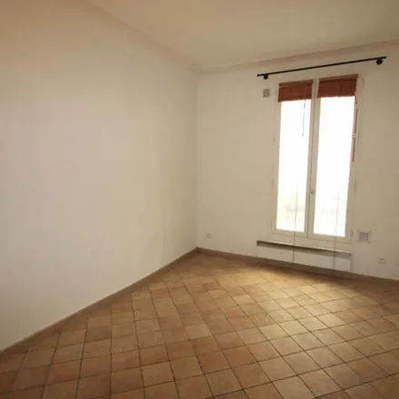 Image 5 - 5 Rue Ravignan, 75018 Paris, France - Apartment for rent