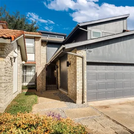 Rent this 3 bed townhouse on 1304 Summerwood Lane in Richardson, TX 75081