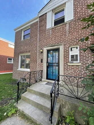 Rent this 3 bed townhouse on 6051 North Paulina Street in Chicago, IL 60660