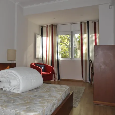 Rent this 3 bed room on Rua Professor Reinaldo dos Santos 17 in 1500-102 Lisbon, Portugal