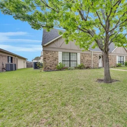 Image 2 - 2855 Naples Drive, Garland, TX 75040, USA - House for sale
