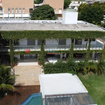 Rent this 9 bed house on Avenida Benedito Storani in Centro, Vinhedo - SP