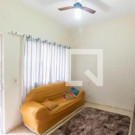Rent this 3 bed house on Rua Maria da Glória Balthar in Nova Cidade, Nilópolis - RJ