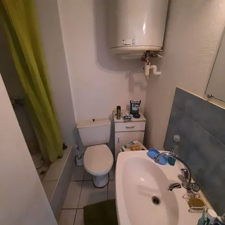Rent this 3 bed apartment on 15 Rond-Point de la République in 56500 Locminé, France