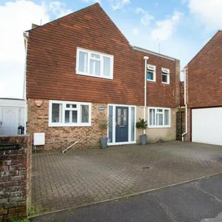 Buy this 5 bed house on Red Lion in High Street, St. Margaret's at Cliffe