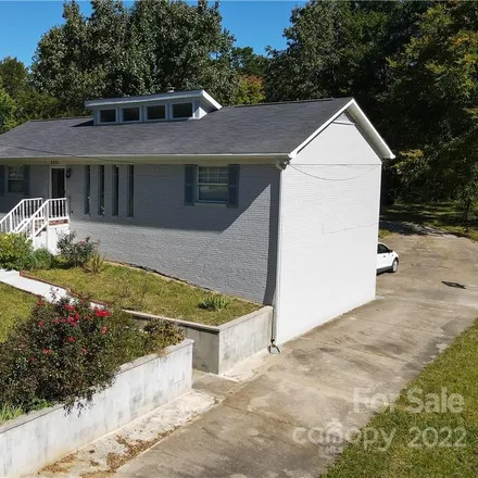 Buy this 3 bed house on 2201 Sunset Road in Charlotte, NC 28216