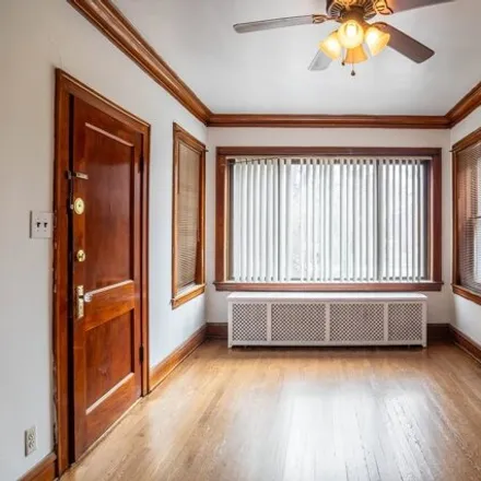 Image 4 - 5244 South Loomis Boulevard, Chicago, IL 60609, USA - House for sale