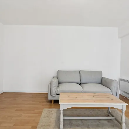 Rent this 1 bed apartment on Devonport in 23 Southwick Street, London