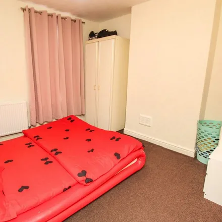 Rent this 2 bed apartment on Sandringham Road in Nottingham, NG2 4HH