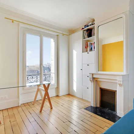 Image 4 - 12 Avenue Claude Vellefaux, 75010 Paris, France - Apartment for rent