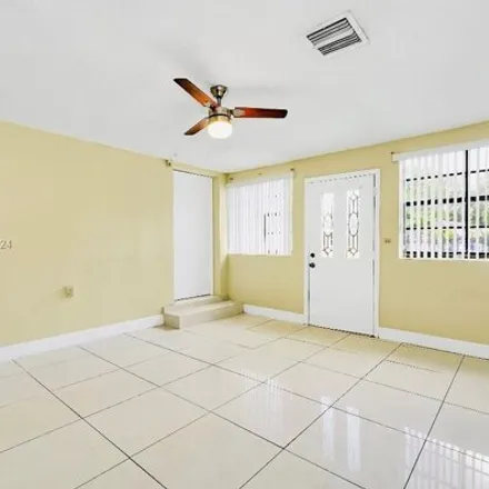 Image 3 - 450 Northeast 158th Street, Miami-Dade County, FL 33162, USA - House for rent