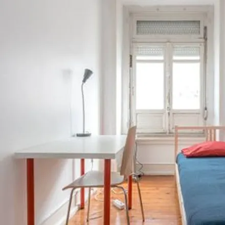 Rent this 7 bed room on Avenida Almirante Reis