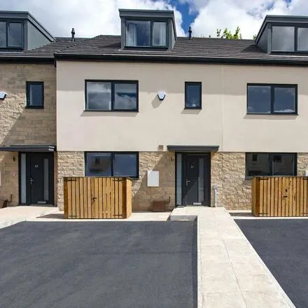 Buy this 4 bed townhouse on Stonebridge Vale in Leeds, LS12 4FH
