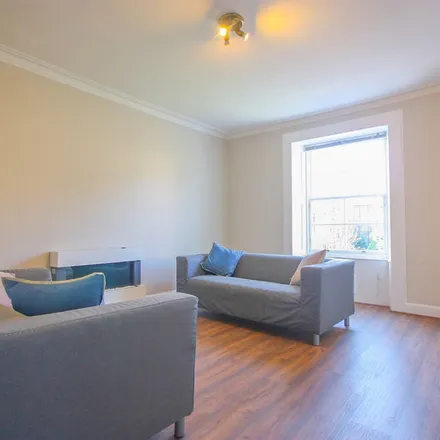 Rent this 2 bed townhouse on Belgrave Terrace in North Kelvinside, Glasgow