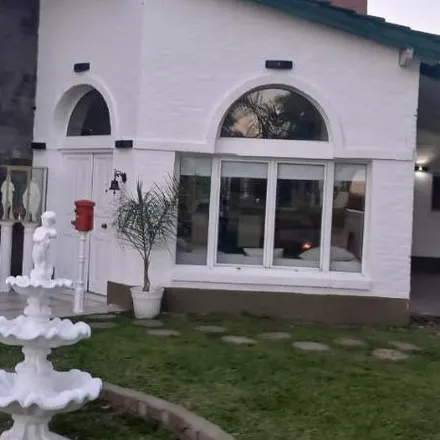 Rent this 4 bed house on Boca Ratón in La Lonja, Partido del Pilar