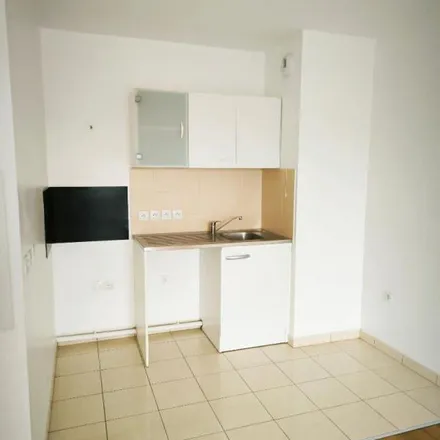 Rent this 2 bed apartment on Chorale ACJ Le Chêne in Place de la Mairie, 91800 Brunoy