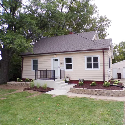 Buy this 3 bed house on 4923 North Endres Avenue in Peoria, IL 61614