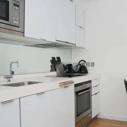 Rent this studio apartment on New Providence Wharf in 1 Fairmont Avenue, London