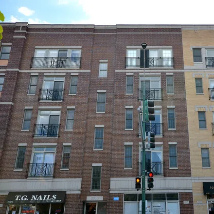 Rent this 3 bed condo on 1901-1909 West Diversey Parkway in Chicago, IL 60657