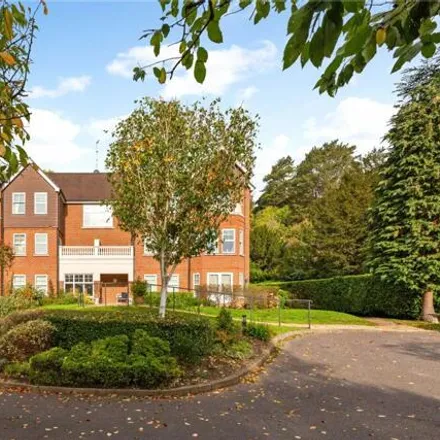 Image 2 - Harestone Valley Road, Tandridge, CR3 6HP, United Kingdom - Apartment for sale