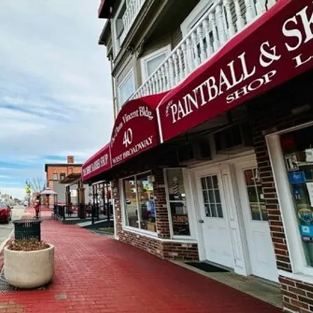 Image 3 - Derry Barber Shop, 40 West Broadway, Derry Village, Derry, NH 03038, USA - Apartment for rent