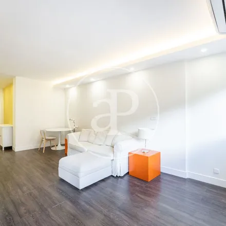 Rent this 2 bed apartment on DormirDCine (DDC) in Calle del Príncipe de Vergara, 28006 Madrid