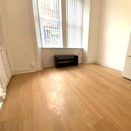 Image 2 - 241 Newlands Road, New Cathcart, Glasgow, G44 4EJ, United Kingdom - Apartment for rent