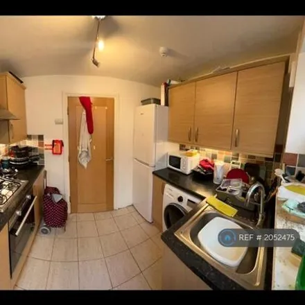 Image 5 - Gloucester Road, Stanley Road, London, TW11 8UA, United Kingdom - House for rent