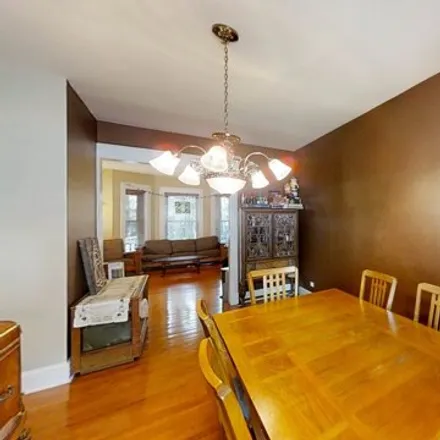 Image 9 - 1932 West Newport Avenue, Chicago, IL 60657, USA - House for sale
