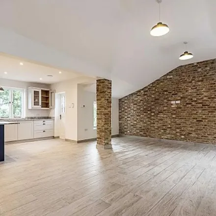Rent this 4 bed apartment on Clamp Hill in London, HA7 3JL