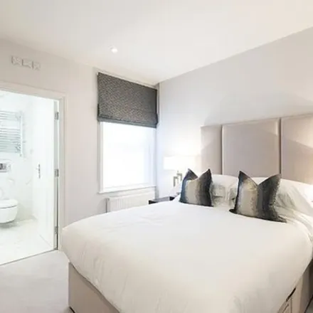 Image 4 - Hamlet Gardens, London, W6 0TT, United Kingdom - Apartment for rent