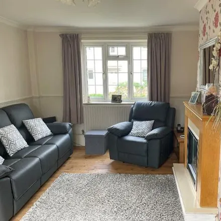 Image 4 - Willow Close, Blackbrook, London, BR2 8EG, United Kingdom - House for sale