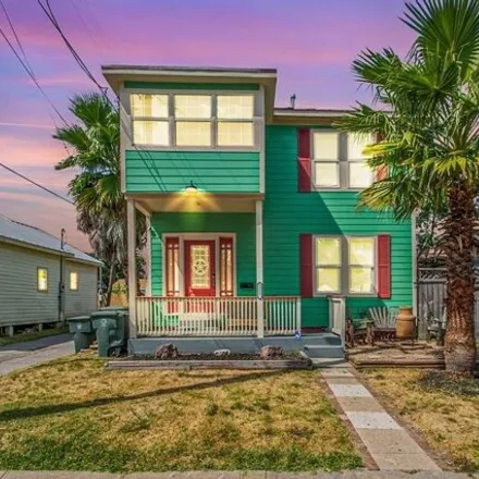 Buy this 3 bed house on 1111 12th Street in Galveston, TX 77550