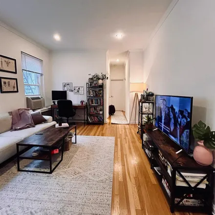Image 1 - 219 East 66th Street, New York, NY 10065, USA - Room for rent