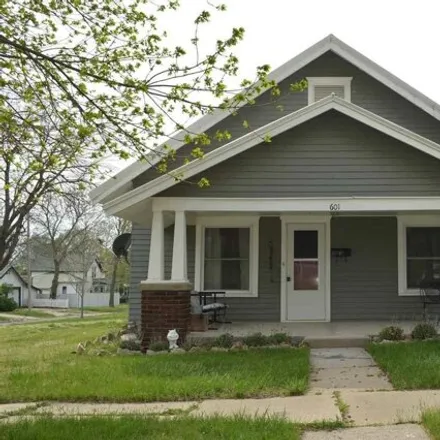 Buy this 3 bed house on 467 East Vine Street in Herington, Dickinson County