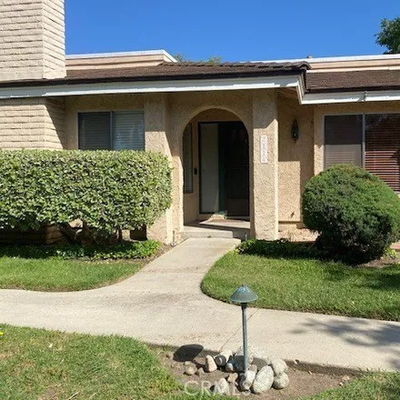 Rent this 2 bed townhouse on Crespi Lane in Thousand Oaks, CA 91361