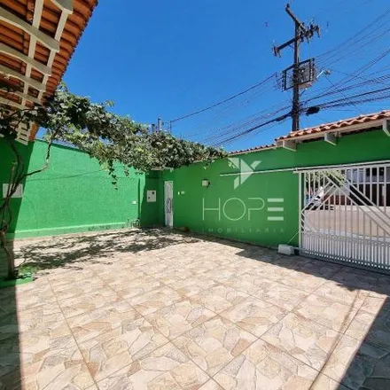 Rent this 5 bed house on Rua General Tasso Fragoso in Presidente, Londrina - PR