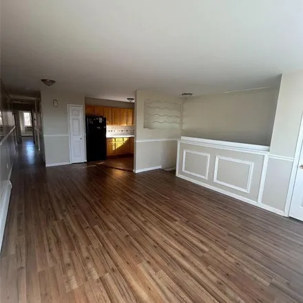 Image 2 - 146-37 Guy R. Brewer Boulevard, New York, NY 11434, USA - Apartment for rent