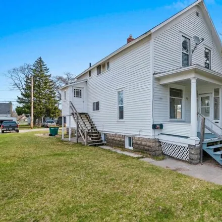 Buy this studio house on 929 Carney Boulevard in Marinette, WI 54143
