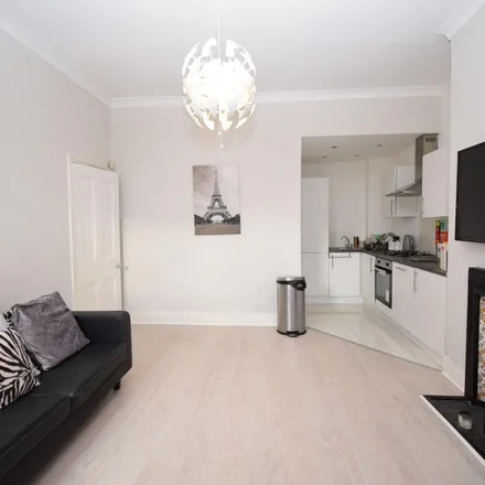 Image 2 - Bayswater Road, Newcastle upon Tyne, NE2 3HS, United Kingdom - Apartment for rent