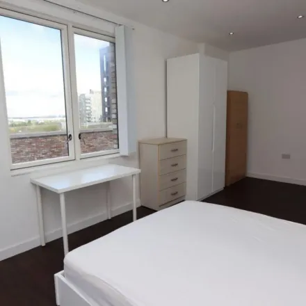 Image 1 - 22 Shackleton Way, London, E16 2JT, United Kingdom - Apartment for rent