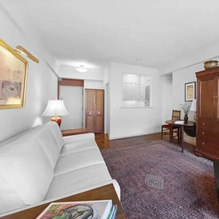 Image 2 - 11 East 87th Street, New York, NY 10128, USA - Apartment for sale