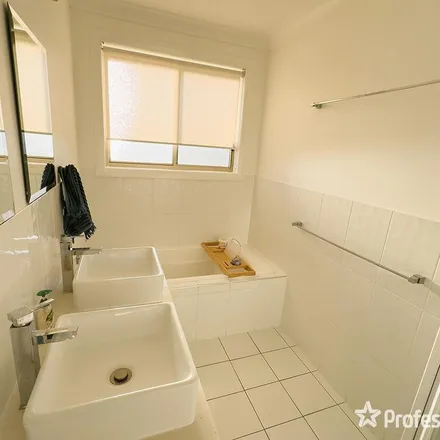Rent this 4 bed apartment on Calala Lane in Tamworth NSW 2340, Australia