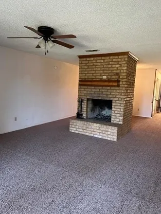 Image 2 - 915 80th Street, Lubbock, TX 79423, USA - Duplex for rent