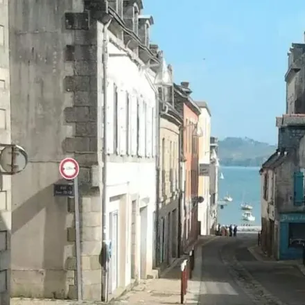 Rent this 3 bed house on Douarnenez in 14 Rue Berthelot, 29100 Douarnenez